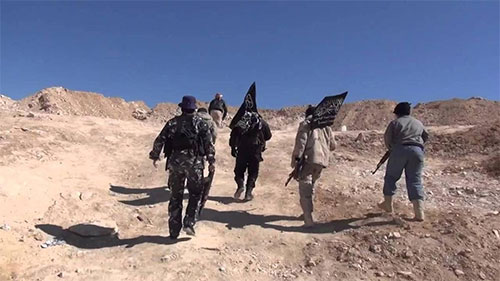 terroristas de Al Nusra en la zona montañosa de Arsal Combates entre terroristas en la frontera sirio-libanesa